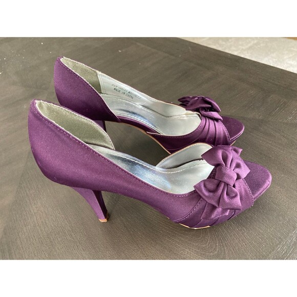 David’s Bridal Purple Satin Peep Toe Heels with Bow Size 8.5 Special Occasion - Picture 2 of 6